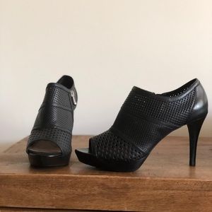 NWOB Tahari Leather Platform Peeptoe